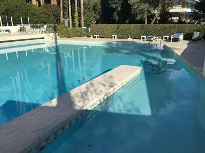 Piscine de l'établissement FRONT DE MER PANORAMIQUE Super Cannes ou située à proximité