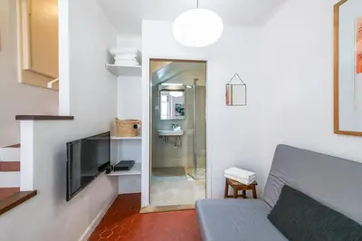 Télévision ou salle de divertissement dans l'établissement 5 floor townhouse, sea view terrace