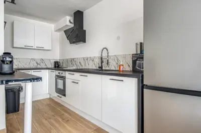 Cuisine ou kitchenette dans l'établissement Appartement lumineux avec vue à Antibes