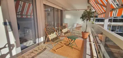 Balcon ou terrasse dans l'établissement Beautiful 2-bedroom apartment with sea view in Antibes