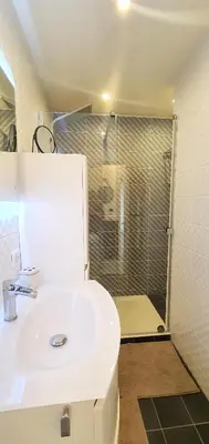 Salle de bains dans l'établissement Beautiful 2-bedroom apartment with sea view in Antibes