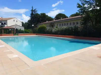 Piscine de l'établissement Appartement avec piscine à Villeneuve-Loubet, 27 m² ou située à proximité