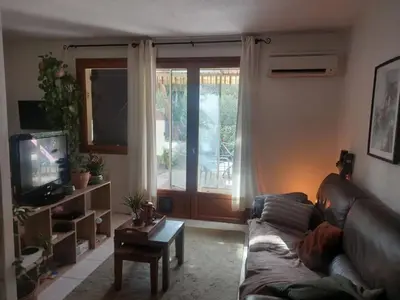 Télévision ou salle de divertissement dans l'établissement Appartement avec piscine à Villeneuve-Loubet, 27 m²