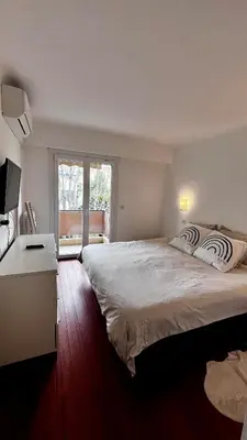 Un ou plusieurs lits dans un hébergement de l'établissement Appartement Riviera - 2 chambres, balcons, parking - Vallauris