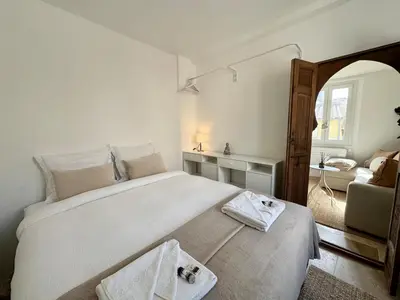 Un ou plusieurs lits dans un hébergement de l'établissement Le Cosy Revely, 2 pièces sur les remparts , climatisé