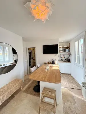 Cuisine ou kitchenette dans l'établissement Le Cosy Revely, 2 pièces sur les remparts , climatisé