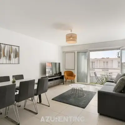 Azurenting - T3 Cœur d'Antibes - Clim - Parking