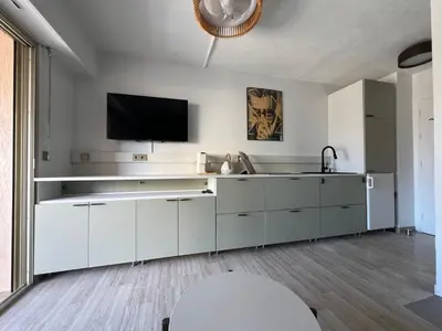 Cuisine ou kitchenette dans l'établissement Volt ' palm