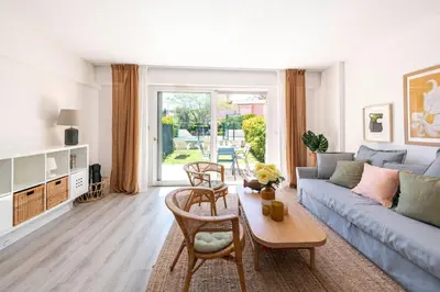 Coin salon dans l'établissement Two bedroom Cap d' Antibes