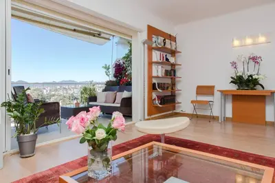 Bibliothèque dans l'appartement