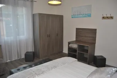 Un ou plusieurs lits dans un hébergement de l'établissement Le Calme au Centre Ville à 10 minutes à pied de la Croisette et des plages