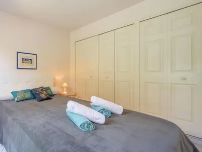 Un ou plusieurs lits dans un hébergement de l'établissement Apartment Eden Cap by Interhome