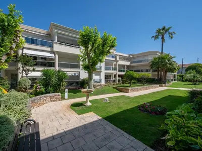 Jardin de l'établissement Apartment Eden Cap by Interhome