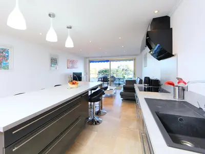 Cuisine ou kitchenette dans l'établissement Apartment Lerins by Interhome