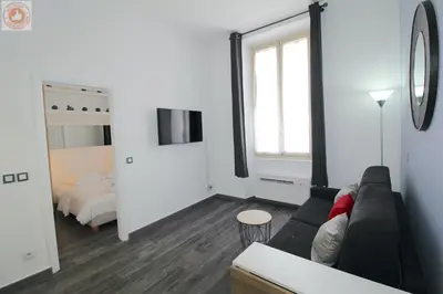 Télévision ou salle de divertissement dans l'établissement ALC - MOL6 - 9 min Palais and 5 min Beaches