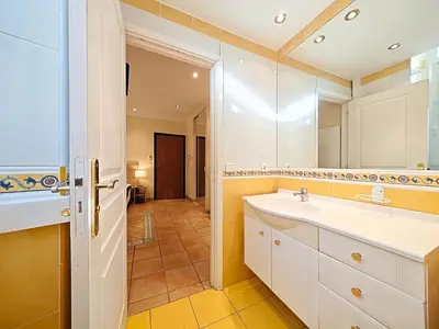 Salle de bains dans l'établissement Viva Riviera Residence Commandant André
