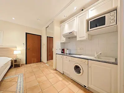 Cuisine ou kitchenette dans l'établissement Viva Riviera Residence Commandant André