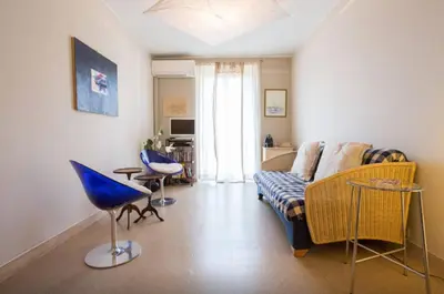 Coin salon dans l'établissement Large 1 Bedroom with Balcony City Centre