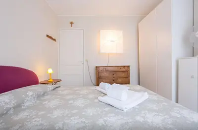 Un ou plusieurs lits dans un hébergement de l'établissement Large 1 Bedroom with Balcony City Centre