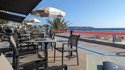 Vue générale sur la mer ou vue sur la mer prise depuis l'appartement