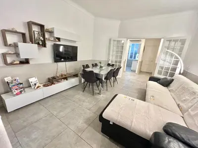 Télévision ou salle de divertissement dans l'établissement Amiral Courbet Apartment
