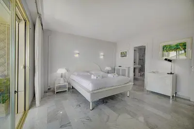 Un ou plusieurs lits dans un hébergement de l'établissement IMMOGROOM- Huge Terrace - Panoramic Sea View - 1min from Beach
