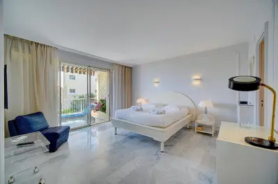 Un ou plusieurs lits dans un hébergement de l'établissement IMMOGROOM- Huge Terrace - Panoramic Sea View - 1min from Beach