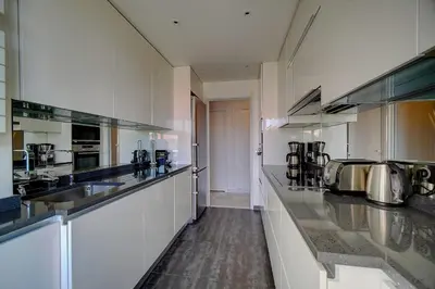 Cuisine ou kitchenette dans l'établissement IMMOGROOM- Huge Terrace - Panoramic Sea View - 1min from Beach
