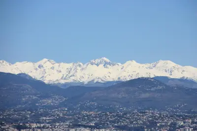 Vue générale sur la montagne ou vue sur la montagne depuis l'appartement