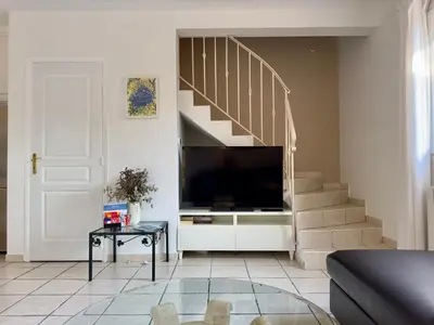 Télévision ou salle de divertissement dans l'établissement Villa Marinette