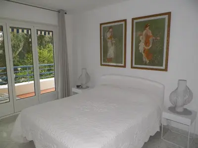 Un ou plusieurs lits dans un hébergement de l'établissement Superior Apartment on first floor with Sea View