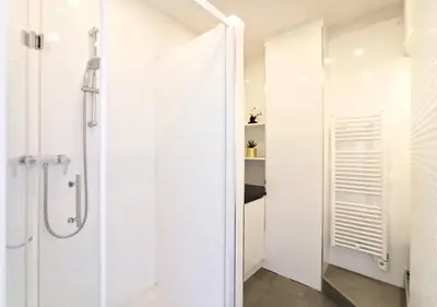 Salle de bains dans l'établissement Lovely and Modern 1 Bedroom City Centre Cannes