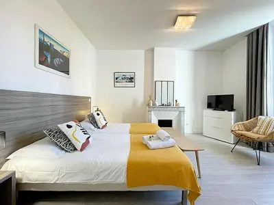 Un ou plusieurs lits dans un hébergement de l'établissement Lovely and Modern 1 Bedroom City Centre Cannes