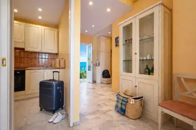 Cuisine ou kitchenette dans l'établissement Villa Cannes I Deluxe Seafront - Sea View - Garden & Terrace -Prime Location-