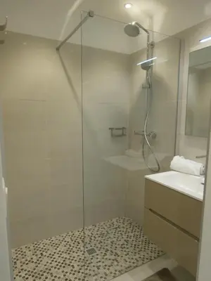 Salle de bains dans l'établissement Iberia Beach Front Sea