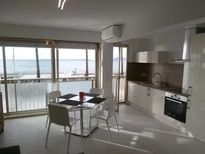 Cuisine ou kitchenette dans l'établissement Iberia Beach Front Sea