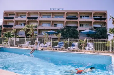 Piscine de l'établissement Eden Azur - Résidence Hôtelière ou située à proximité