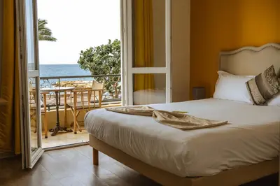 Un ou plusieurs lits dans un hébergement de l'établissement Hôtel du Bord de Mer 