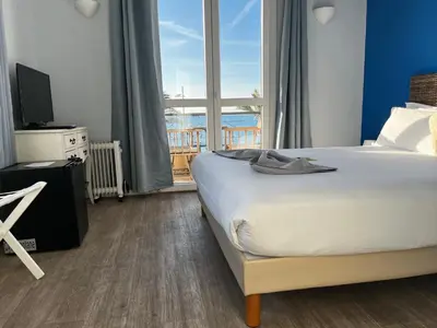 Un ou plusieurs lits dans un hébergement de l'établissement Hôtel du Bord de Mer 