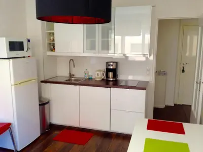 Cuisine ou kitchenette dans l'établissement Studio La Reine Astrid