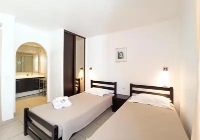 Un ou plusieurs lits dans un hébergement de l'établissement Viva Riviera 2 Bedrooms 2 Bathrooms Rue Florian