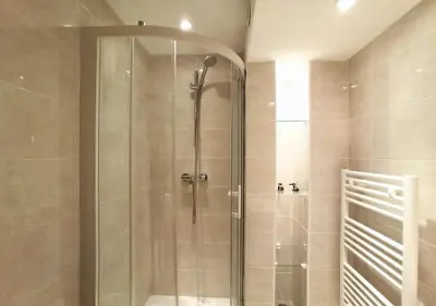 Salle de bains dans l'établissement Viva Riviera 2 Bedrooms 2 Bathrooms Rue Florian