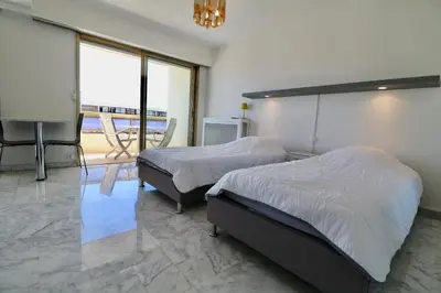 Un ou plusieurs lits dans un hébergement de l'établissement 2 bedroom & studio Palais Royal 2 mins from Croisette and Carlton