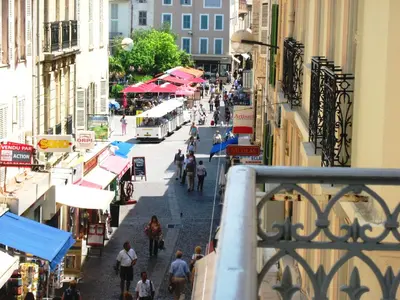 Clients de l'établissement Balcony in Heart of Old Antibes, AC, View