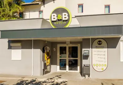 Façade ou entrée de l'établissement B&B HOTEL Villeneuve Loubet Plage