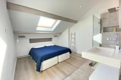 Un ou plusieurs lits dans un hébergement de l'établissement Modern & bright 4-room apartment in Cannes Banane