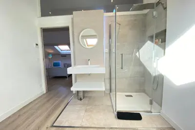 Salle de bains dans l'établissement Modern & bright 4-room apartment in Cannes Banane