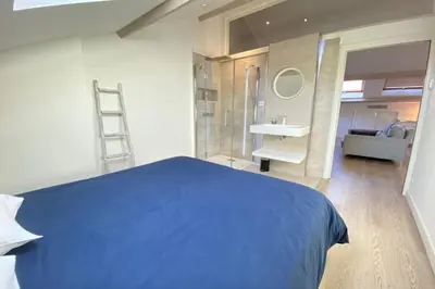 Un ou plusieurs lits dans un hébergement de l'établissement Modern & bright 4-room apartment in Cannes Banane