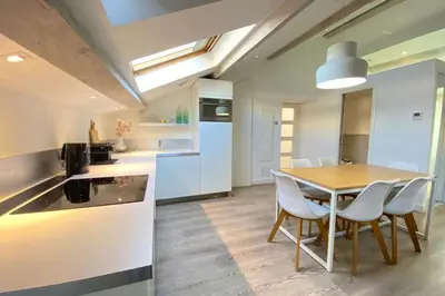 Cuisine ou kitchenette dans l'établissement Modern & bright 4-room apartment in Cannes Banane