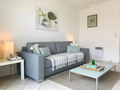 Coin salon dans l'établissement Sunny Cap View Terrace with Sea Views and AirCon